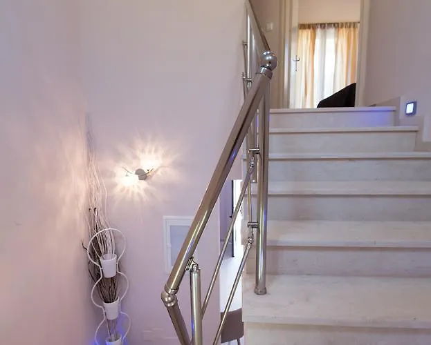 فيلة La E Bella *